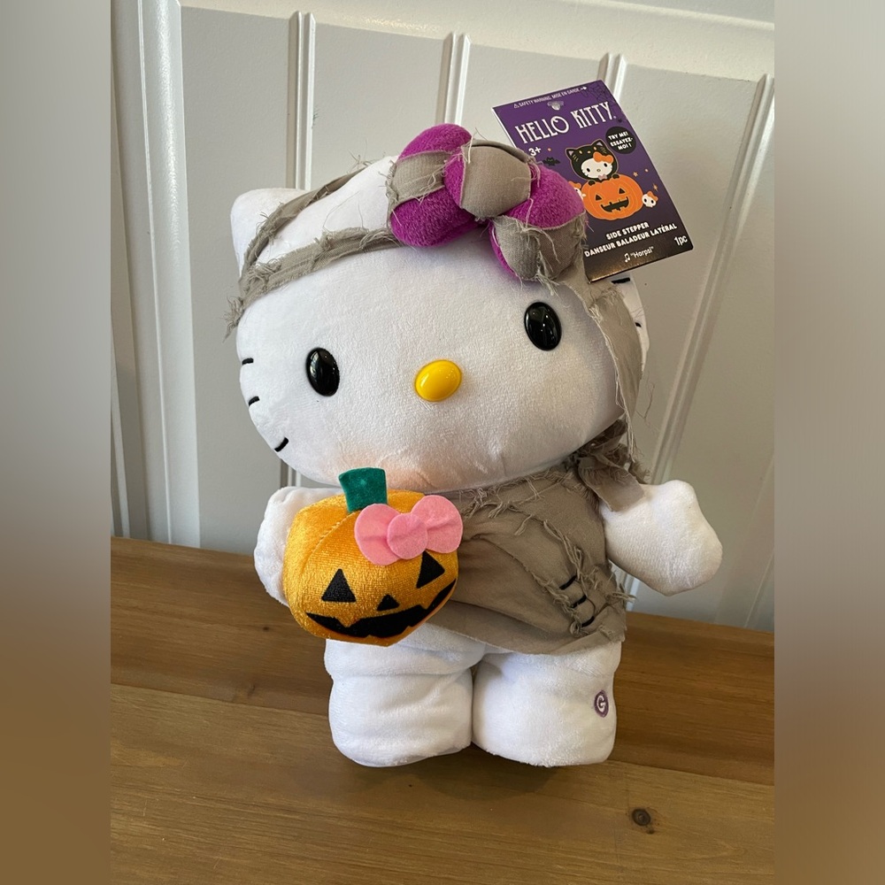 Hello Kitty Halloween Side Stepper Greeter